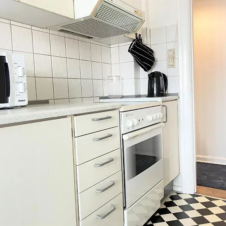 In Esbjerg, Strandbygade 81 *